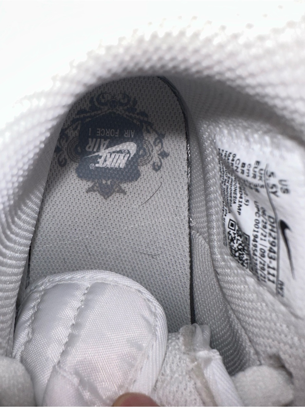 Nike Air Force 1 High White
Sneakers 5.5Y